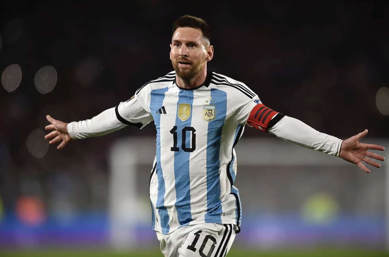 Roberto Carlos issues warning to Lionel Messi as Argentina icon chases supr …