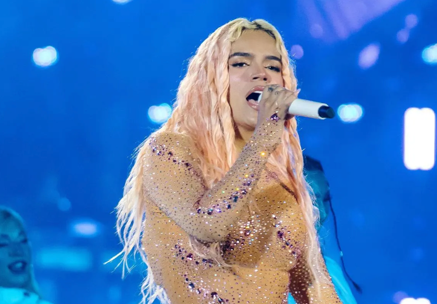 Karol G video goes viral for heartwarming exchange with concert security gu …