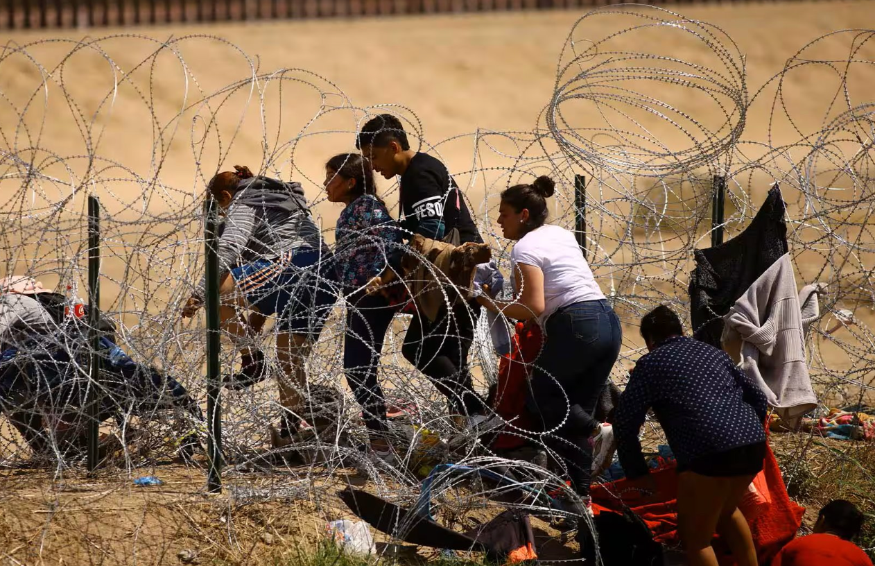 Panama is using barbed-wire in an attempt to stop migrants heading to the U …