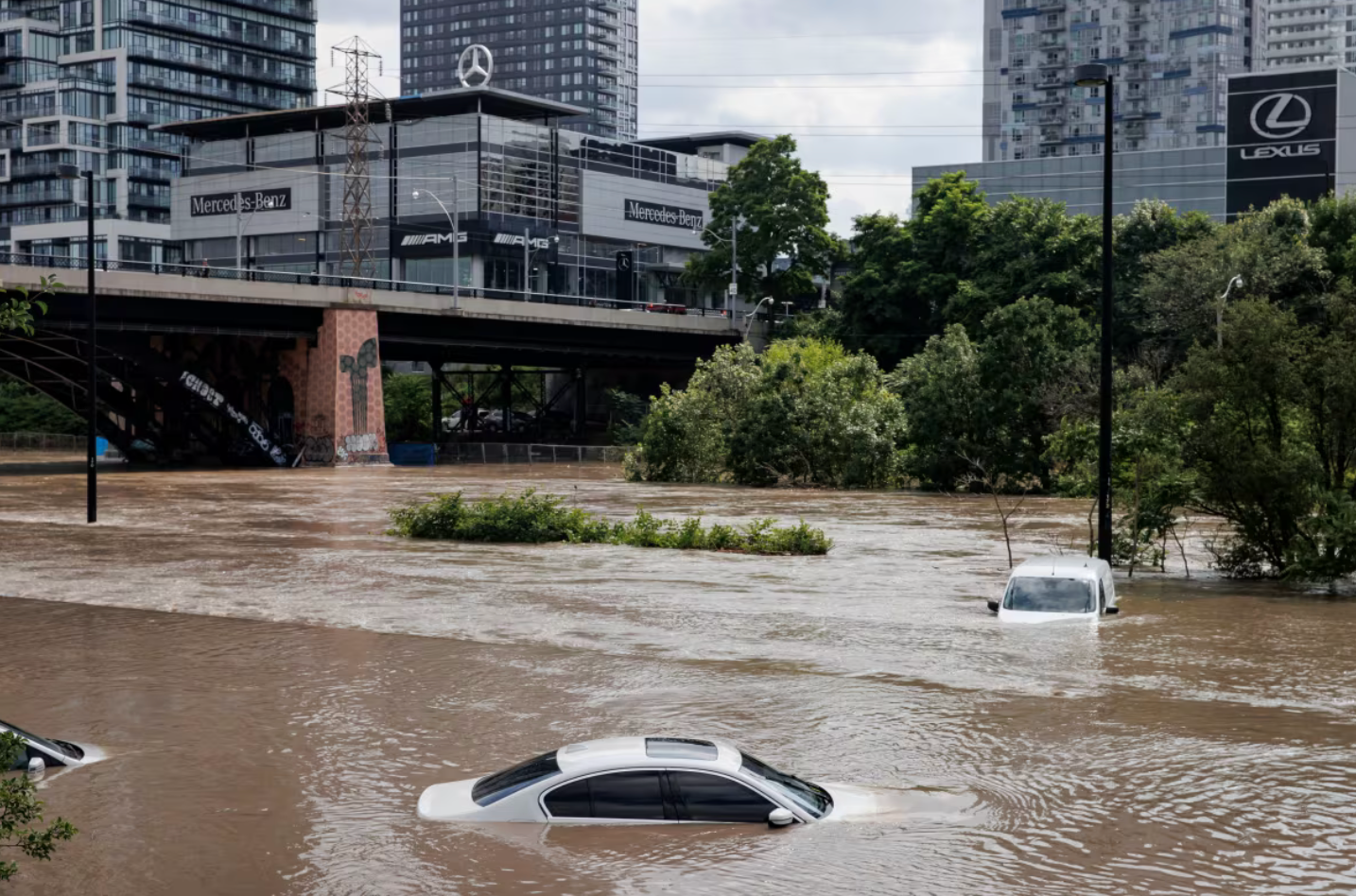 Severe storm causes flooding, major power outages in Toronto