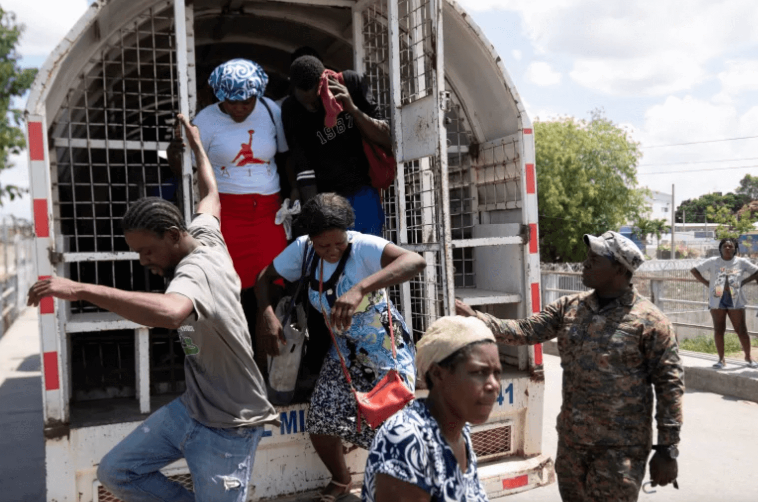 Dominican Republic says will expel up to 10,000 Haitian migrants a week