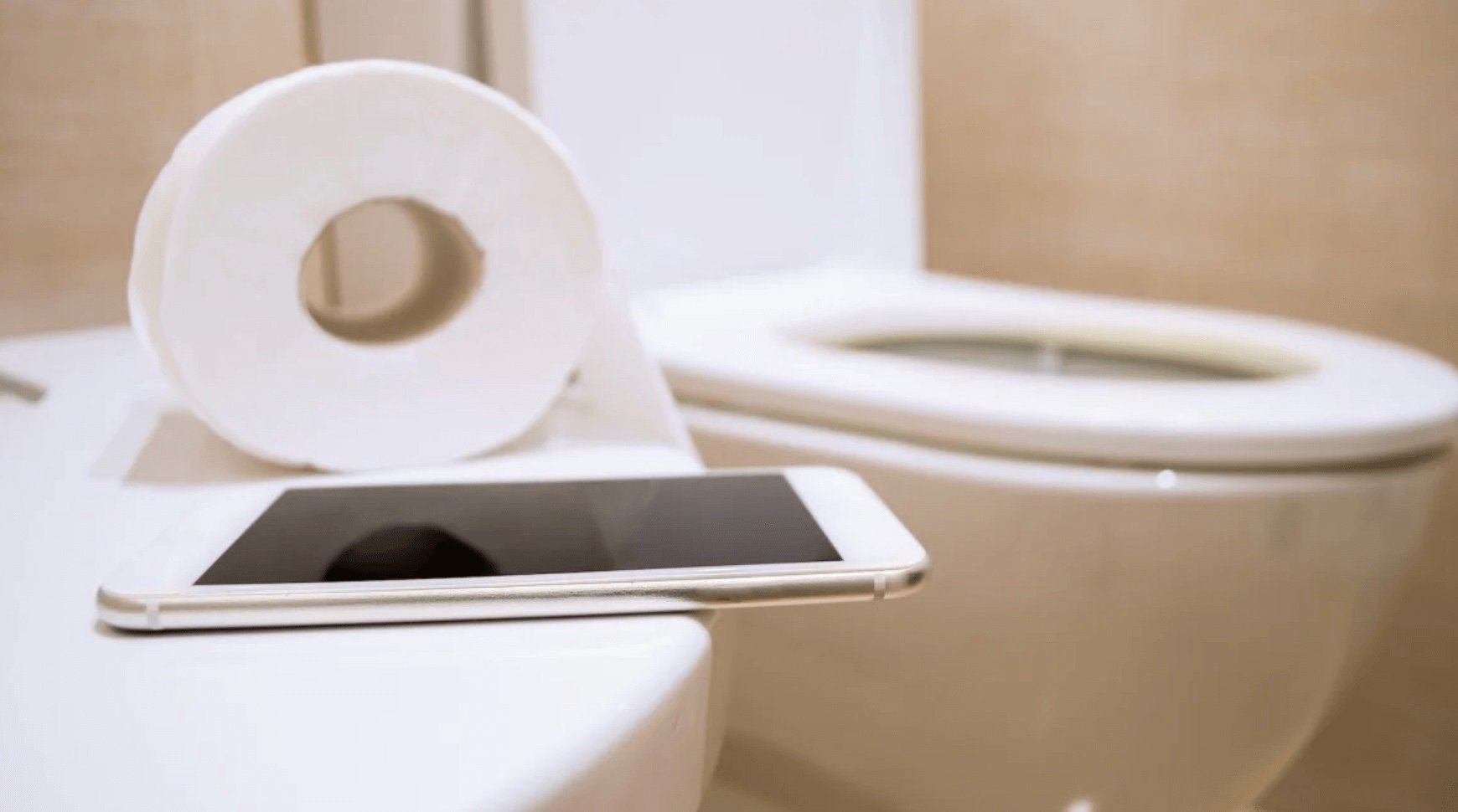 Doctors warn that you should not be sitting on the toilet for more than 10m …