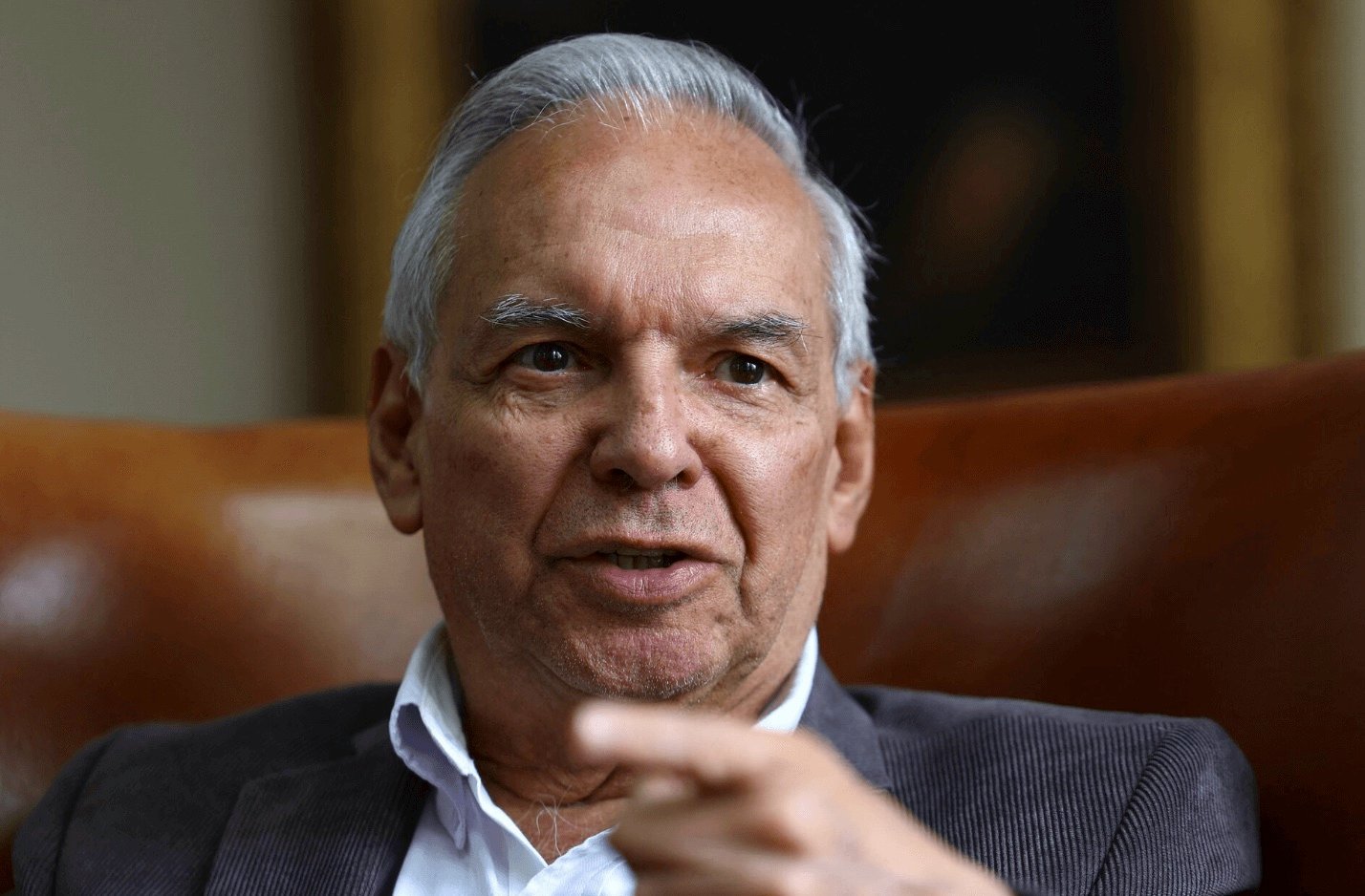 Colombia replaces finance minister amid corruption investigation