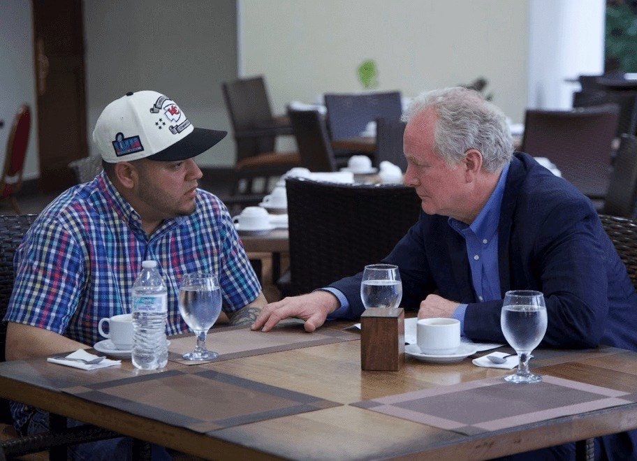 U.S. senator meets with Kilmar Abrego Garcia who was wrongly deported to El …