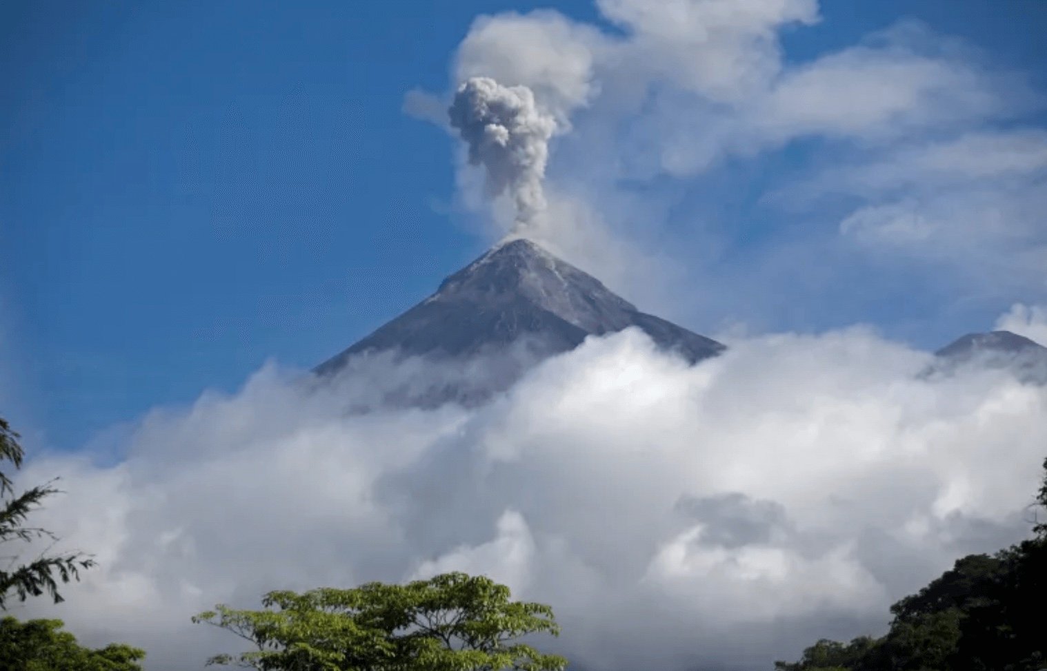 Volcán de Fuego Erupts in Guatemala, Triggers Mass Evacuations