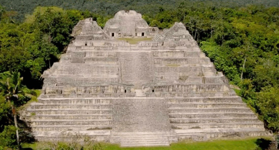 Archaeologists Uncover Tomb of Caracol’s First Maya Ruler After 40-Year S …